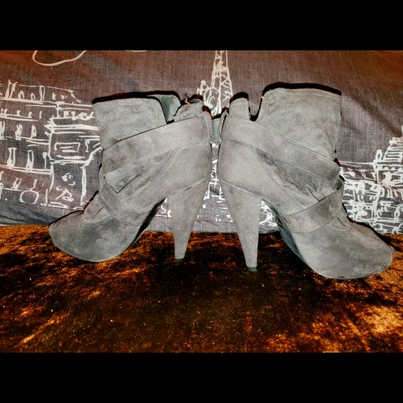 Ankle booties/heels - Picture 2 of 7